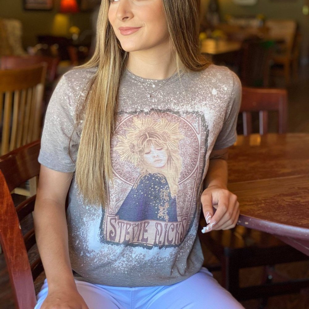 Sale 🎀 Queen Stevie Tee